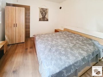 large1746015958