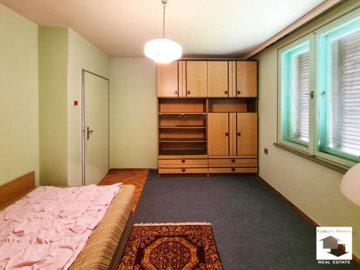 large1745917560