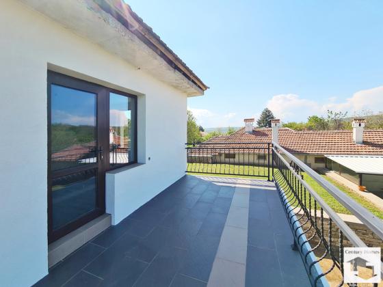 Image No.11-2 Bed House for sale