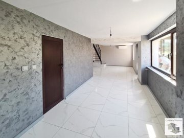large1747058685