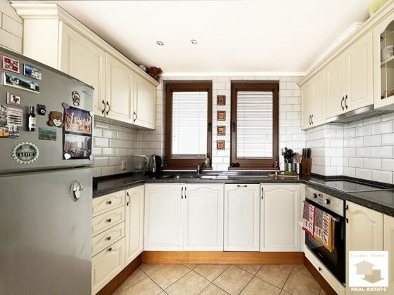 Image No.10-3 Bed House for sale