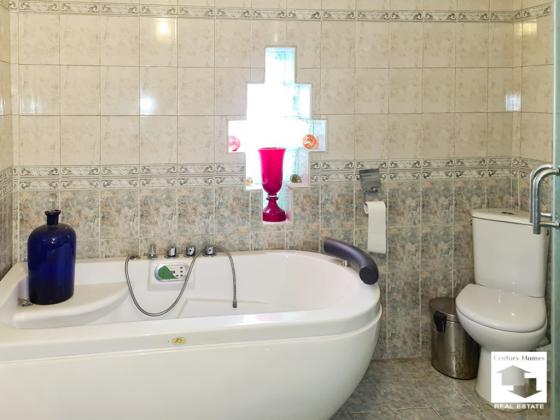 Image No.11-3 Bed House for sale