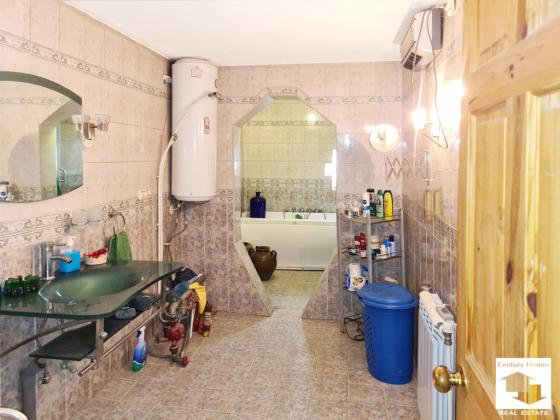 Image No.10-3 Bed House for sale