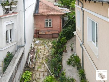 large1747830385