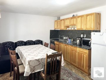 large1747915194