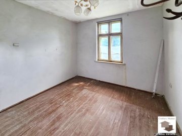 large1748528147