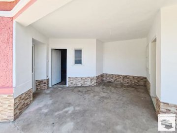 large1749124979