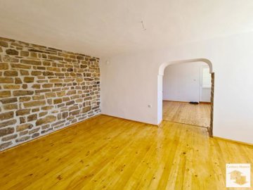 large1749124886