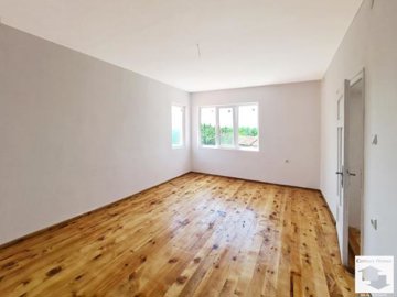 large1749124952