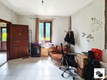 large1749635840