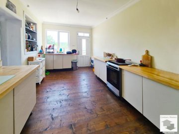 large1750167043