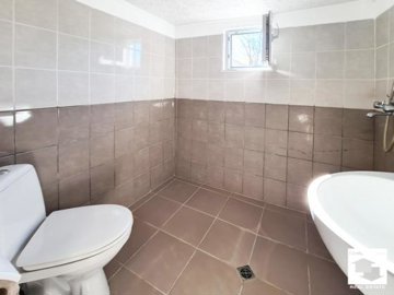large1751982844