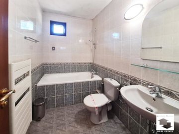 large1755241056