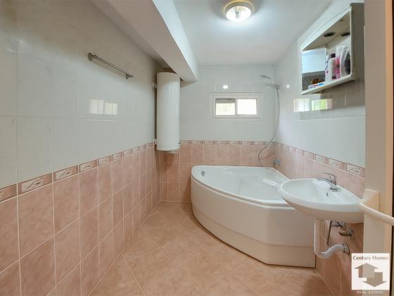 Image No.8-4 Bed House for sale