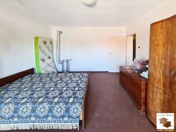 large1755767328