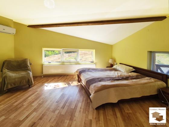 Image No.10-3 Bed House for sale