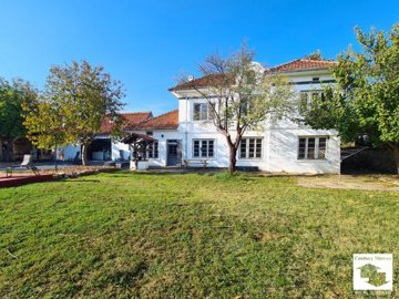 1 - Polski Trambesh, Maison
