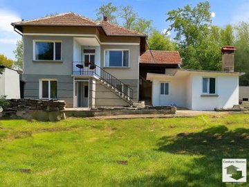 1 - Strazhitsa, House