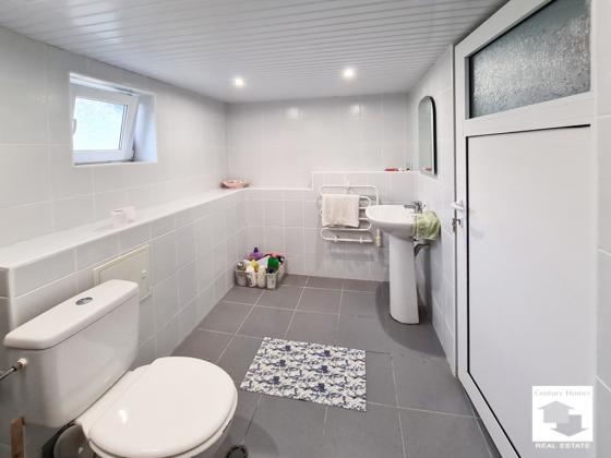 Image No.18-3 Bed House for sale