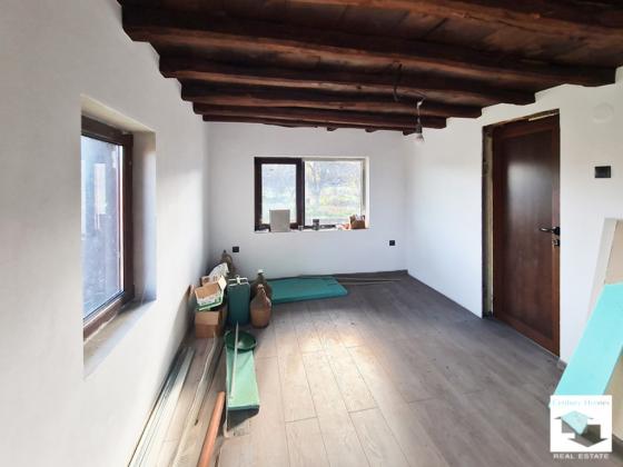 Image No.12-2 Bed House for sale