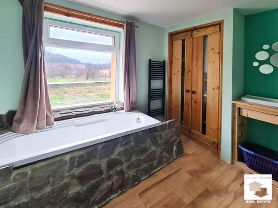 Image No.12-2 Bed House for sale