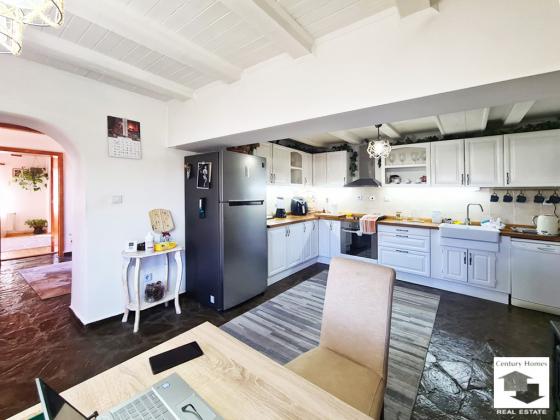 Image No.10-3 Bed House for sale