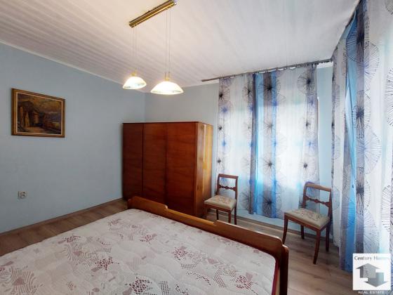 Image No.18-8 Bed House for sale