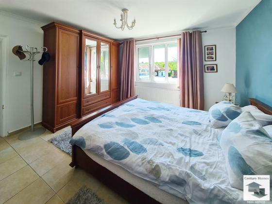Image No.12-4 Bed House for sale