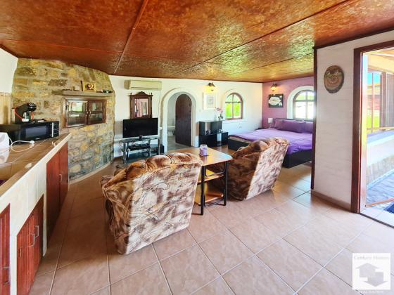 Image No.18-4 Bed House for sale