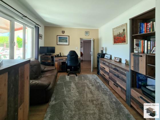 Image No.10-4 Bed House for sale