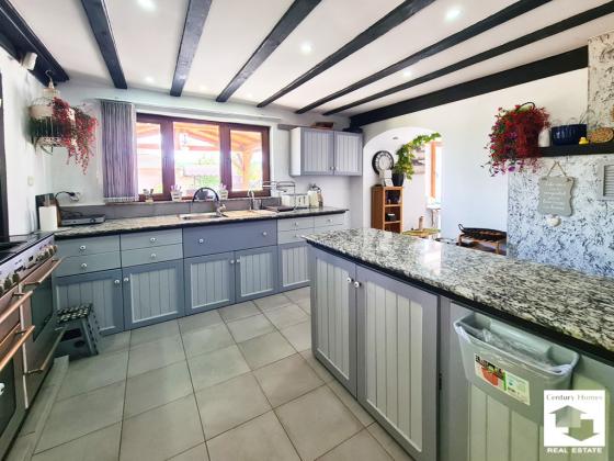 Image No.8-3 Bed House for sale