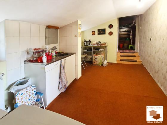 Image No.8-5 Bed House for sale