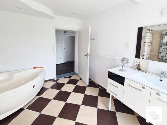 Image No.23-4 Bed House for sale