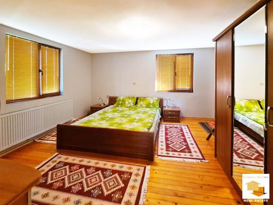 Image No.8-4 Bed House for sale