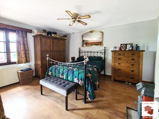 Image No.8-6 Bed House for sale