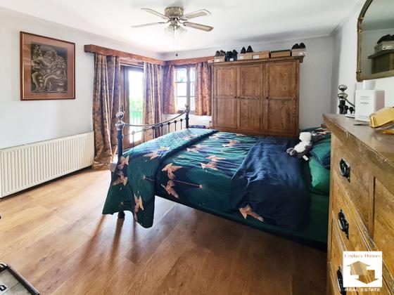 Image No.9-6 Bed House for sale