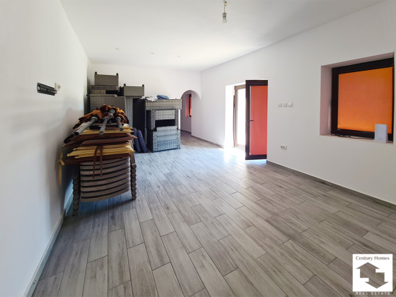 Image No.18-6 Bed House for sale