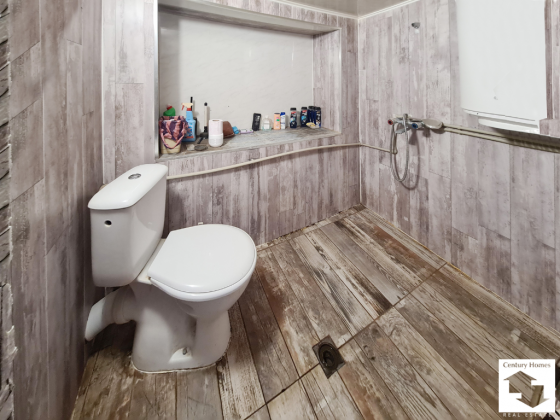 Image No.8-5 Bed House for sale