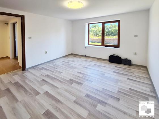 Image No.11-2 Bed House for sale