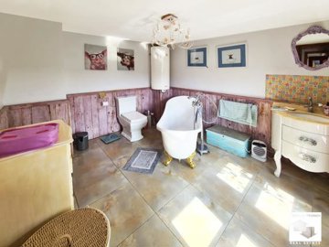 large1790942477