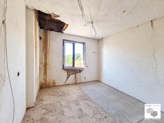 Image No.18-4 Bed House for sale