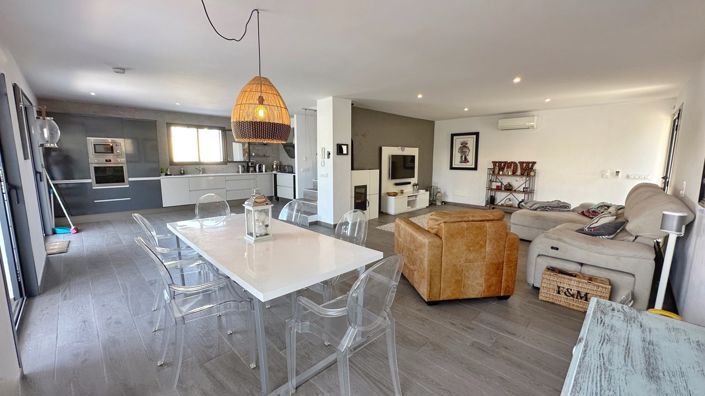 Image No.2-3 Bed Villa for sale