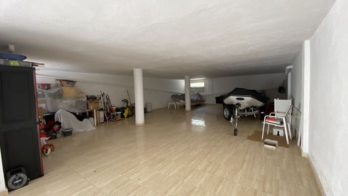 Image No.42-5 Bed Villa for sale