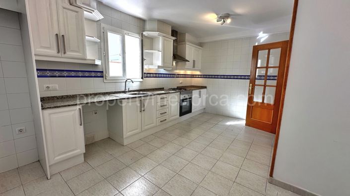 Image No.16-3 Bed Townhouse for sale