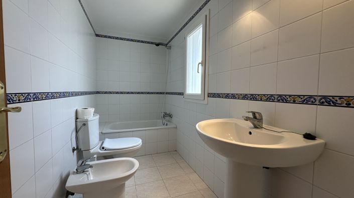 Image No.31-3 Bed Townhouse for sale