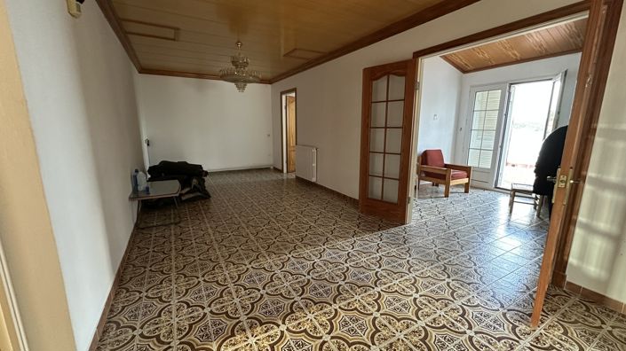 Image No.19-3 Bed Commercial for sale