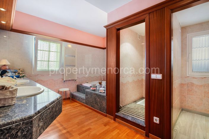 Image No.37-5 Bed Villa for sale