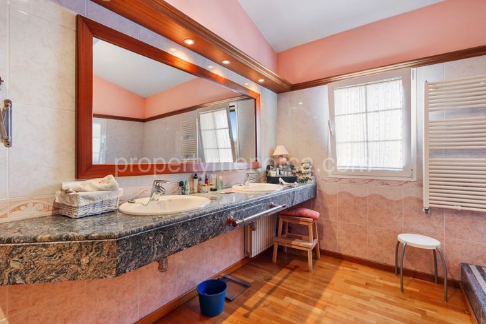 Image No.39-5 Bed Villa for sale