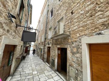 1 - Hvar, House