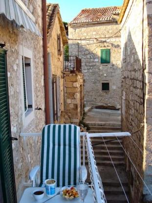 Image No.8-2 Bed House for sale